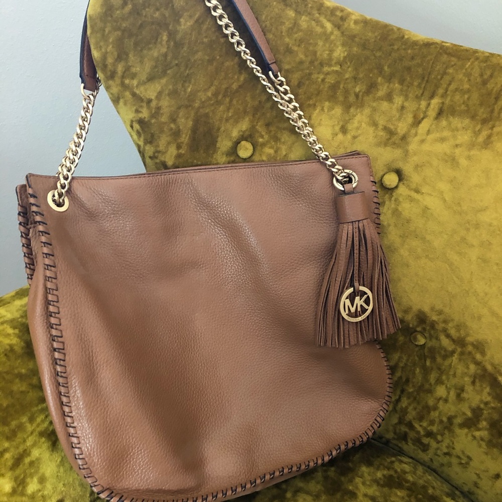 Flawless Michael Kors boho shoulder bag